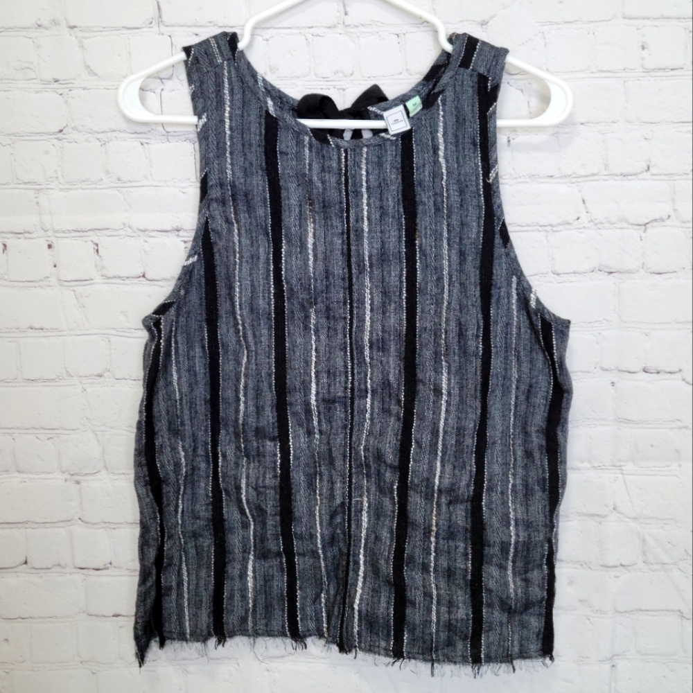 BOGO 🌷 Susina sleevless tie back top | Size Medium | Black white silver